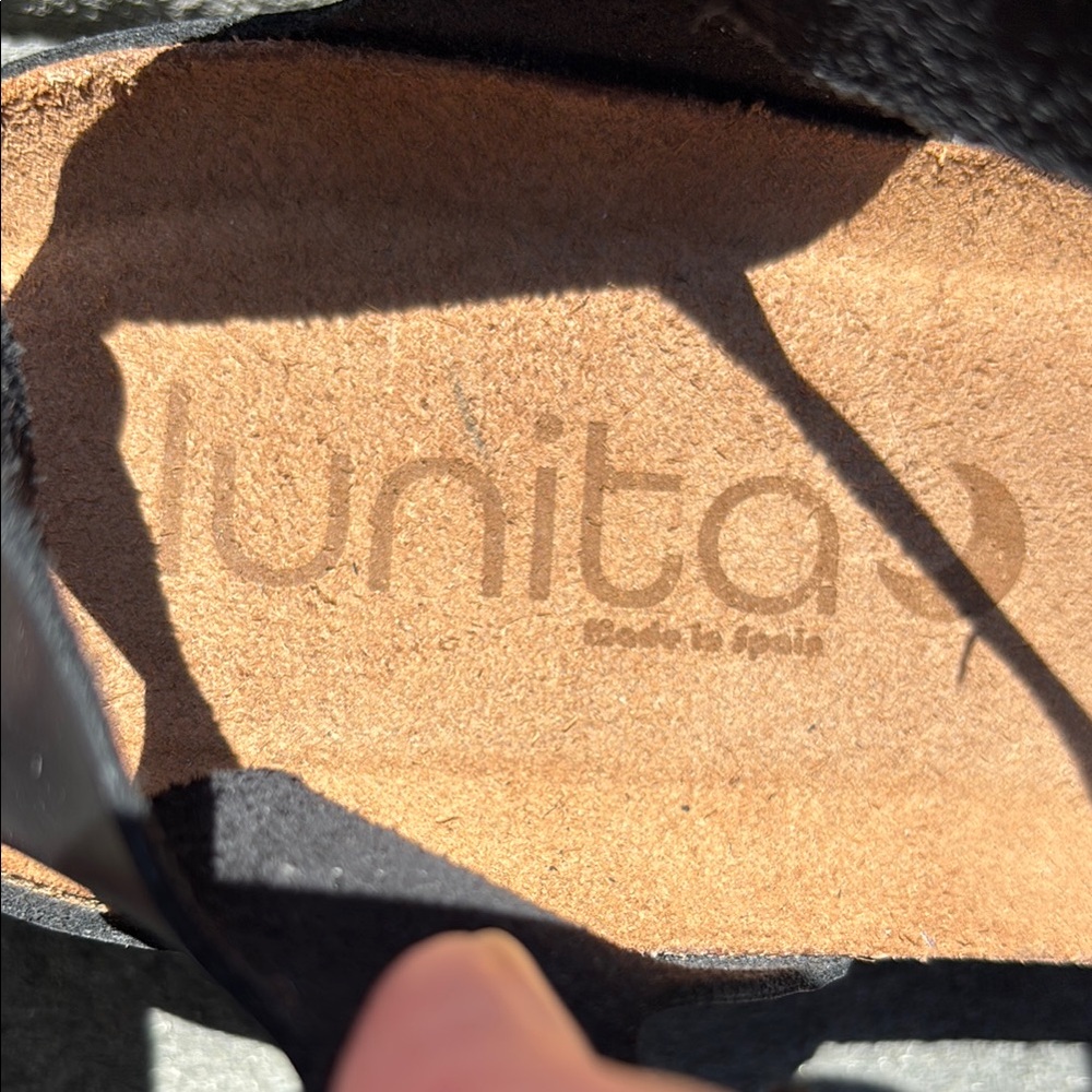 NWOT Lunita Women’s Black Leather Sandals, Peep Toe, Cut Out Design, Size 9 1/2 - Picture 3 of 17